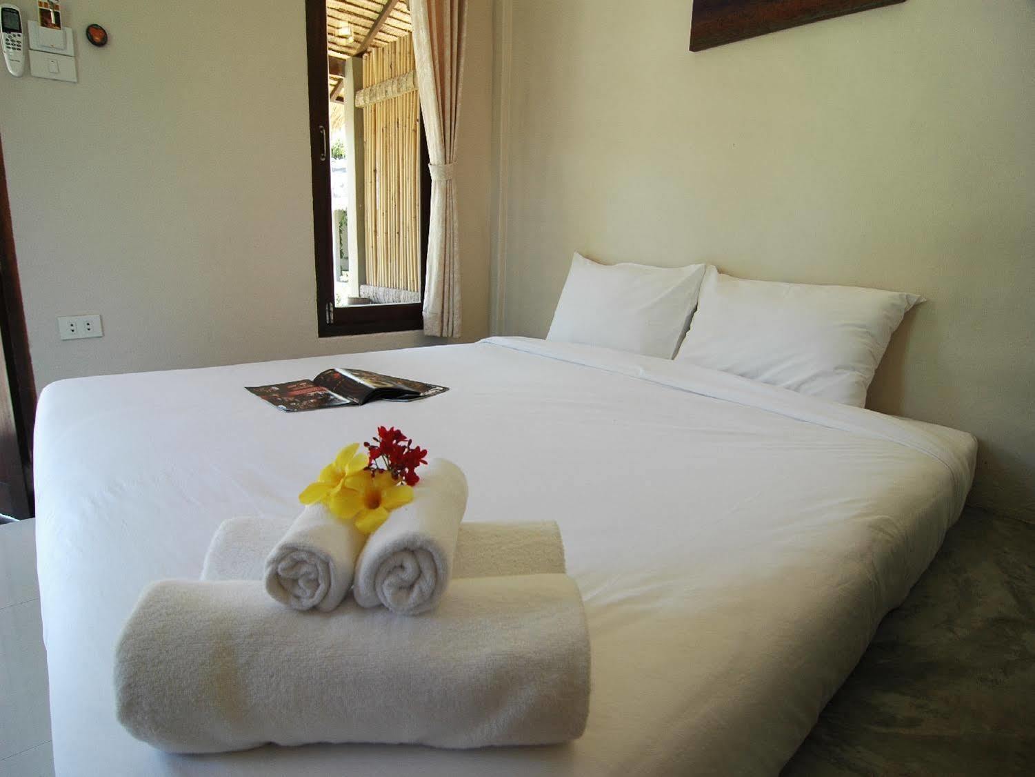 Hutcha Resort Mae Nam Luaran gambar