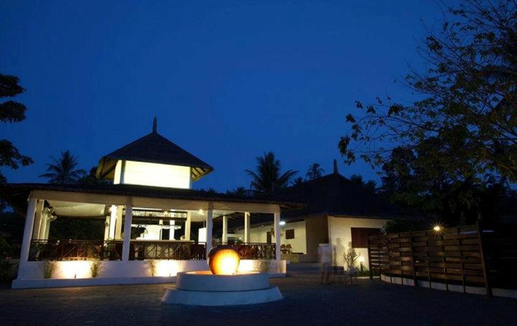 Hutcha Resort Mae Nam Luaran gambar